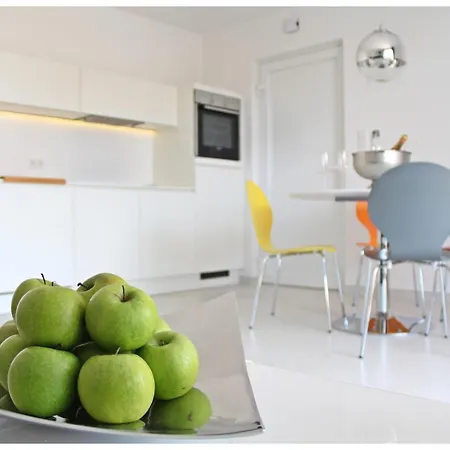 Lado Apartment