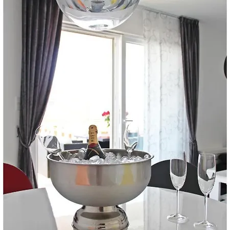 Lado Apartment *