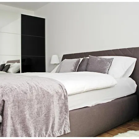 Lado Apartment *
