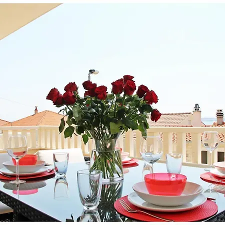 Lado Apartment *
