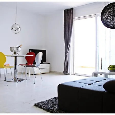 Lado Apartment *