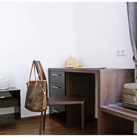 Lado Apartment